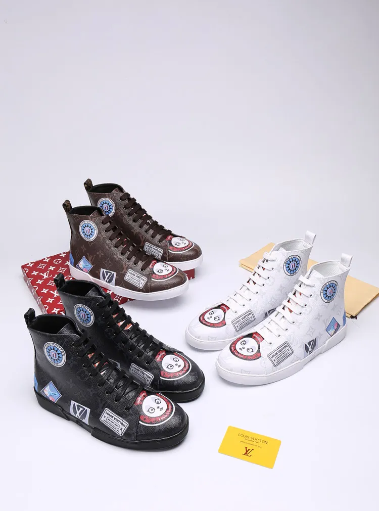 Factory price: 400💰 [LV] Animal series limited edition high-top sports shoes for men, L classic print, new autumn and winter style, original replica, 1:1 Counter quality, the fabric is Italian 🇮🇹 imported cowhide ➕🇮🇹 pure sheepskin lining ➕ original outsole, 🔍🔍 high quality, you can go in and out of the counter at will, welcome to compare, the outsole line will never be unglued, all sellers are welcome to sell in the picture above, can be shipped in one piece, code number: 38-44 (45 codes can be customized)